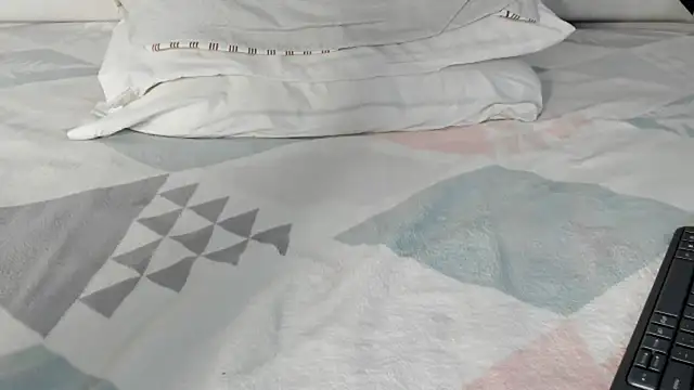 Snapshot of maybelline69 chatting on March 4, 3:22 am maybelline69 online show from March 4, 3:22 am