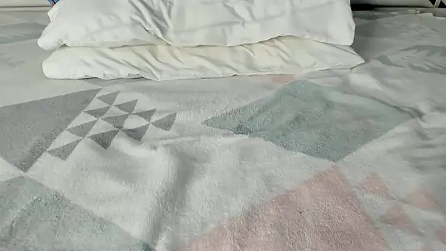 Snapshot of maybelline69 chatting on March 6, 5:11 pm maybelline69 online show from March 6, 5:11 pm