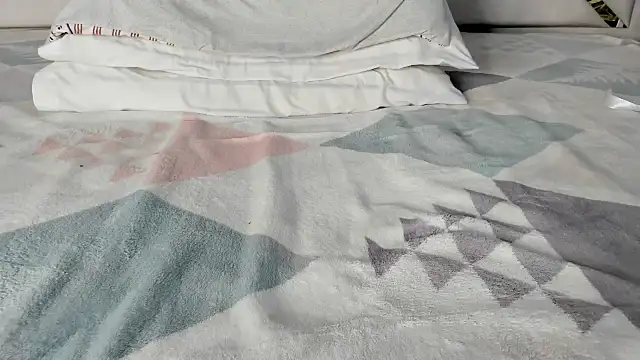 Snapshot of maybelline69 chatting on March 14, 1:16 am maybelline69 online show from March 14, 1:16 am