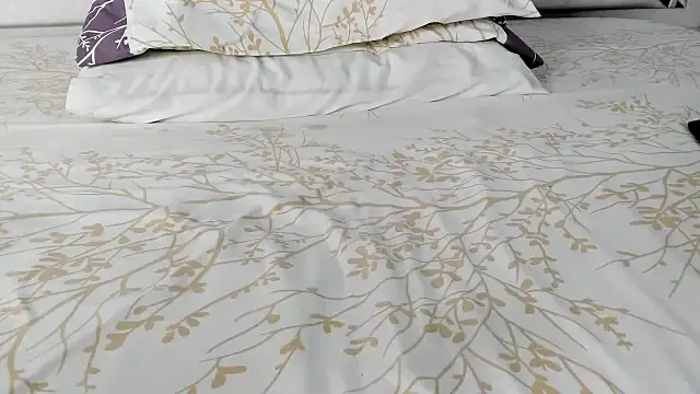 Snapshot of maybelline69 chatting on September 10, 8:25 am maybelline69 online show from September 10, 8:25 am