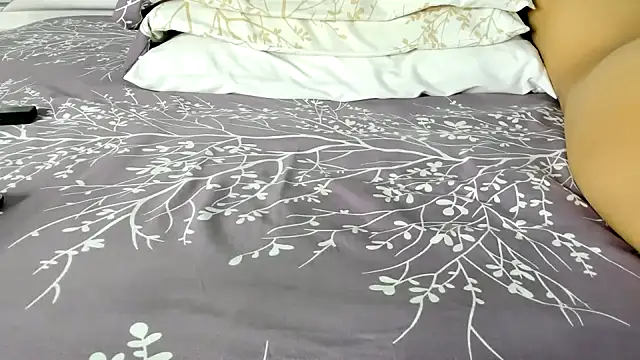 Snapshot of maybelline69 chatting on September 23, 10:02 pm maybelline69 online show from September 23, 10:02 pm