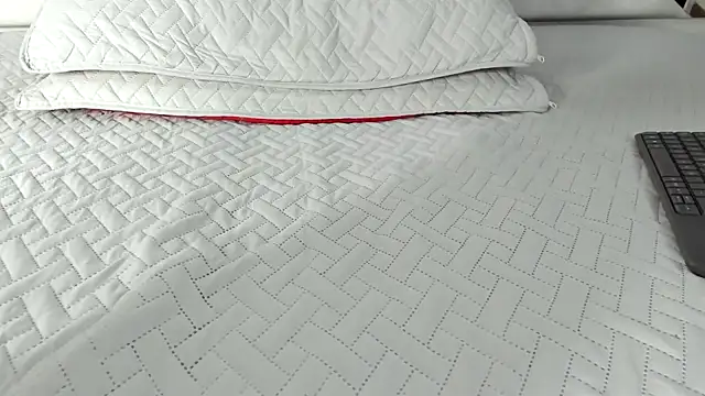 Snapshot of maybelline69 chatting on September 30, 7:46 am maybelline69 online show from September 30, 7:46 am