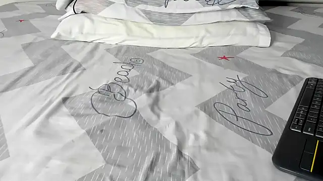 Snapshot of maybelline69 chatting on October 17, 8:11 pm maybelline69 online show from October 17, 8:11 pm