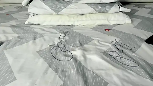 Snapshot of maybelline69 chatting on October 18, 8:09 pm maybelline69 online show from October 18, 8:09 pm