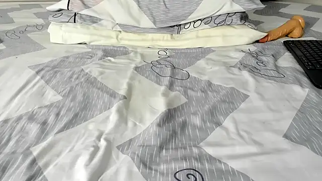 Snapshot of maybelline69 chatting on October 26, 9:15 am maybelline69 online show from October 26, 9:15 am