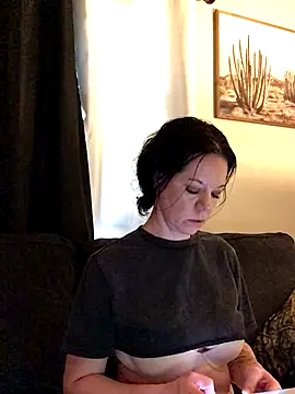 Snapshot of SidneyRaee chatting on October 6, 4:59 pm SidneyRaee online show from October 6, 4:59 pm