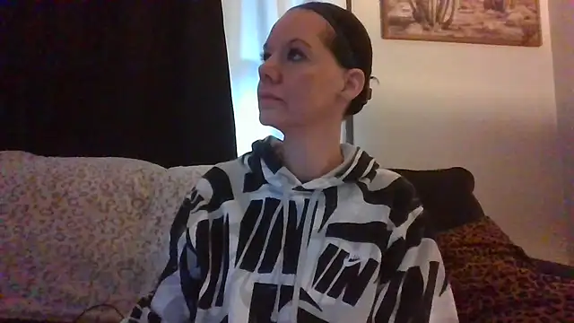 Snapshot of SidneyRaee chatting on October 11, 4:16 pm SidneyRaee online show from October 11, 4:16 pm