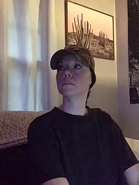 Snapshot of SidneyRaee chatting on October 28, 3:47 pm SidneyRaee online show from October 28, 3:47 pm