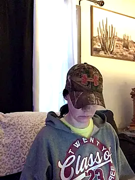 Snapshot of SidneyRaee chatting on December 15, 6:56 pm SidneyRaee online show from December 15, 6:56 pm