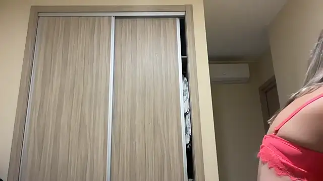 Snapshot of naughtyhollyxxxx chatting on October 16, 3:13 pm naughtyhollyxxxx online show from October 16, 3:13 pm