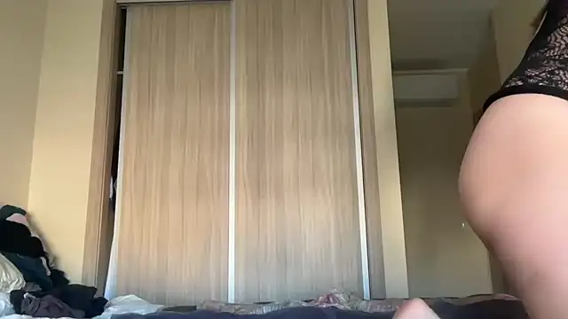 Snapshot of naughtyhollyxxxx chatting on November 28, 9:12 am naughtyhollyxxxx online show from November 28, 9:12 am