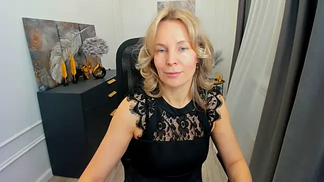 Snapshot of Sinty_Devis chatting on March 21, 4:28 am Sinty Devis online show from March 21, 4:28 am