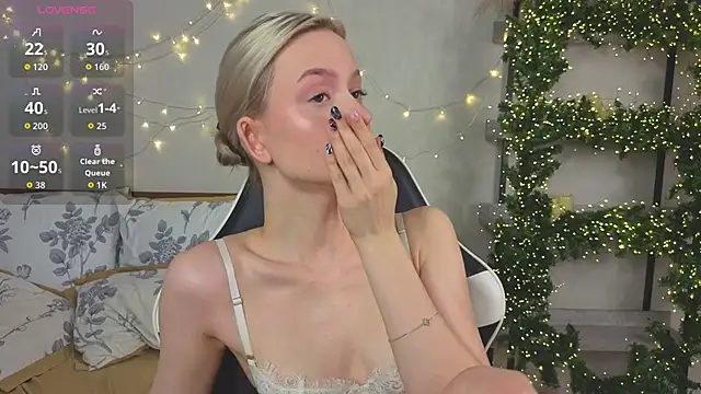 Snapshot of IdaValenti chatting on April 11, 11:20 pm IdaValenti online show from April 11, 11:20 pm