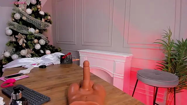 carolriveraa  online show from December 7, 9:00 pm