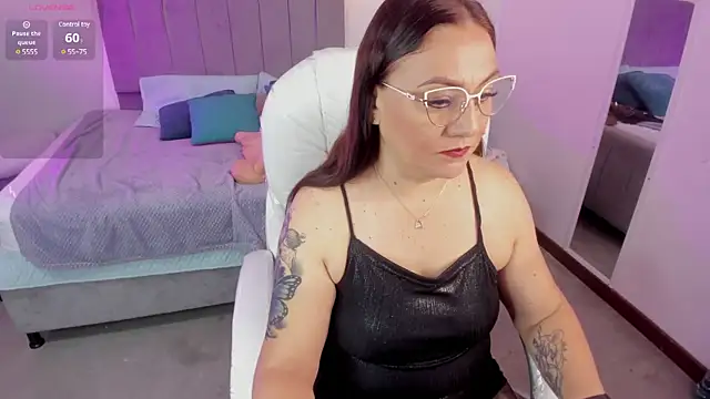 lady nylon  online show from December 27, 12:01 pm