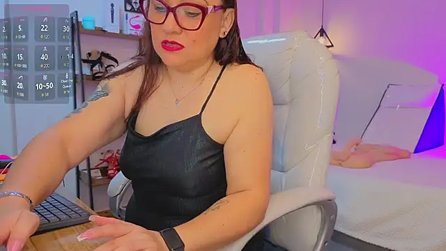 lady nylon  online show from November 16, 9:59 am