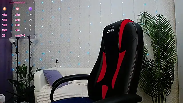 Snapshot of Camelia_Lillie chatting on November 12, 1:17 am Camelia Lillie online show from November 12, 1:17 am