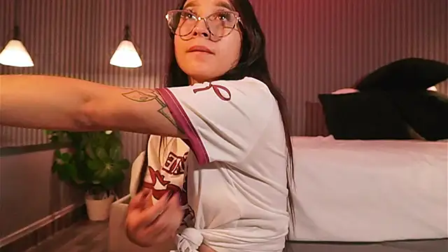 EriKlein online show from March 4, 8:26 pm