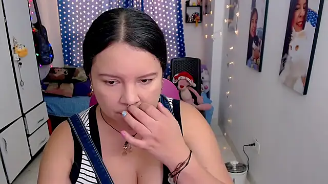 claryssa  online show from December 5, 7:54 pm