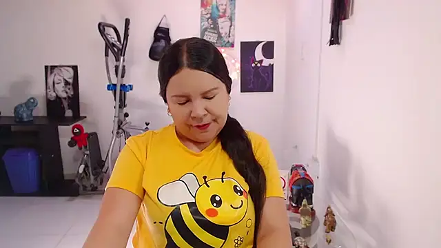 claryssa  online show from June 10, 6:18 pm