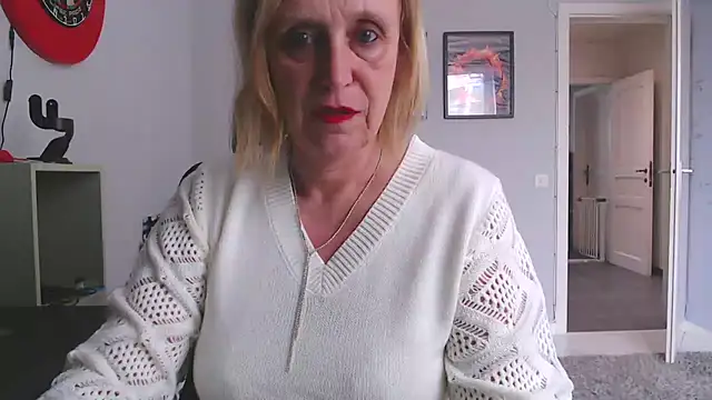 legalyblond online show from May 8, 7:36 am