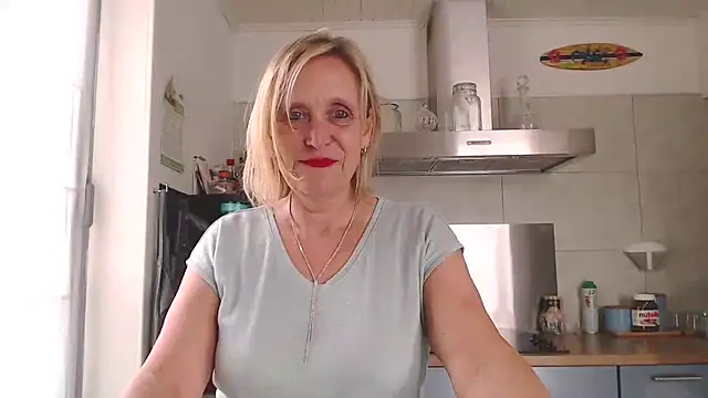 legalyblond online show from June 9, 8:04 am