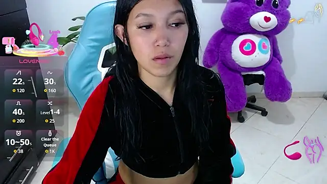 Snapshot of emily_rosse04 chatting on April 8, 2:11 am emily rosse04 online show from April 8, 2:11 am