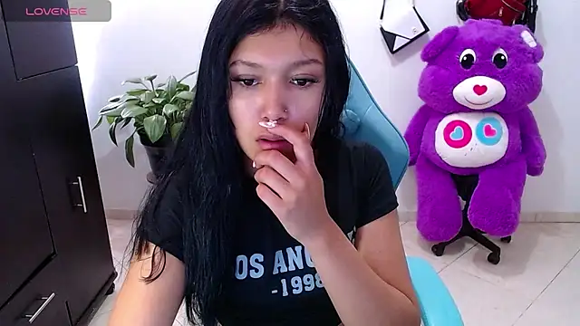 Snapshot of emily_rosse04 chatting on April 16, 5:03 pm emily rosse04 online show from April 16, 5:03 pm