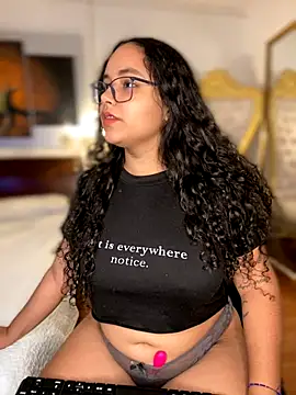 CurlyGirl 1 online show from December 4, 1:09 pm