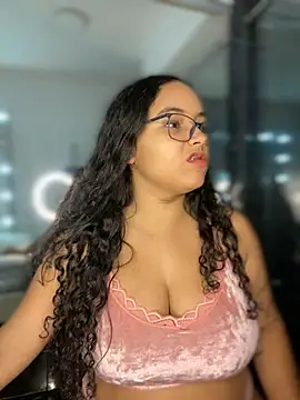 CurlyGirl 1 online show from December 5, 12:00 pm