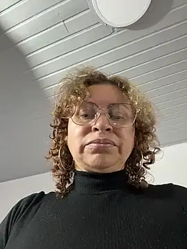 Snapshot of SheraHadee chatting on October 23, 1:16 am SheraHadee online show from October 23, 1:16 am