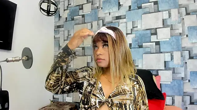 Snapshot of angel_dthroatt chatting on April 8, 12:05 pm angel dthroatt online show from April 8, 12:05 pm