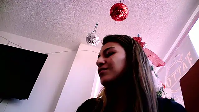 Snapshot of Daniela_CameloSQ chatting on December 8, 7:32 pm Daniela CameloSQ online show from December 8, 7:32 pm