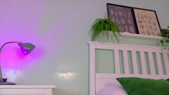 Snapshot of CristalCornner_ chatting on September 26, 7:51 pm CristalCornner online show from September 26, 7:51 pm