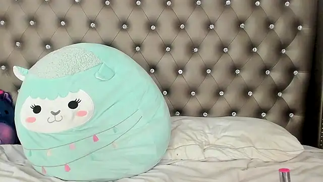 NadiaLyla online show from July 3, 3:02 am
