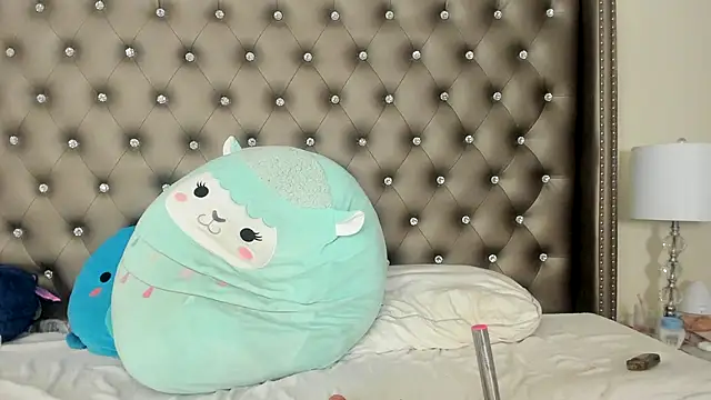 NadiaLyla online show from July 18, 3:22 am
