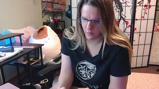 Sarahtineke online show from February 4, 6:58 pm