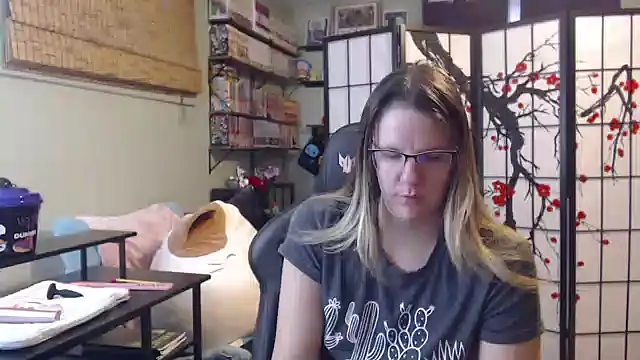 Sarahtineke online show from February 6, 6:11 pm