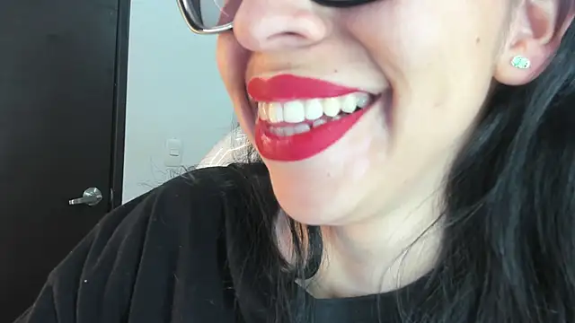 Snapshot of Katty_mouth chatting on December 13, 8:36 pm Katty mouth online show from December 13, 8:36 pm