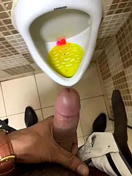 Snapshot of hitlar1026 chatting on December 3, 1:31 pm hitlar1026 online show from December 3, 1:31 pm