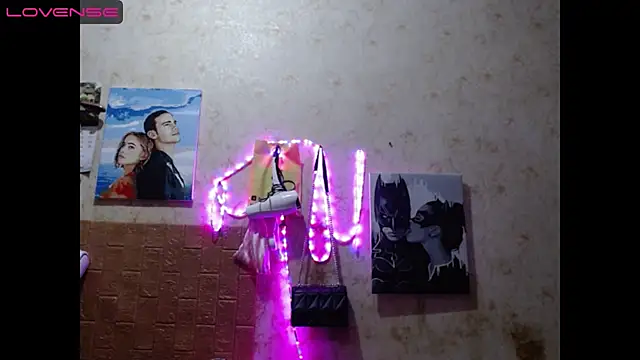 Snapshot of Light_Luna chatting on December 9, 2:49 pm Light Luna online show from December 9, 2:49 pm