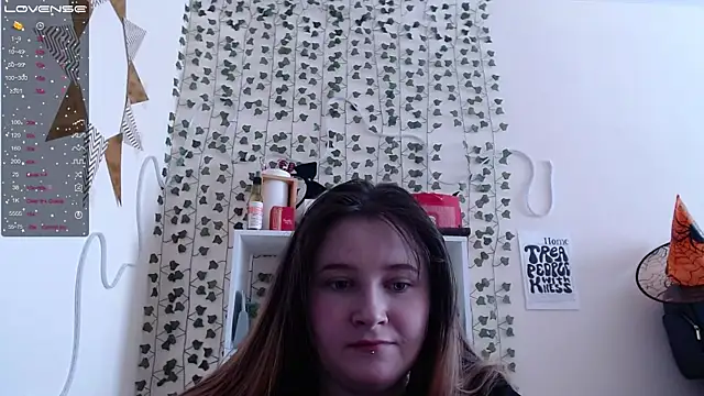 Snapshot of Light_Luna chatting on February 6, 5:35 am Light Luna online show from February 6, 5:35 am