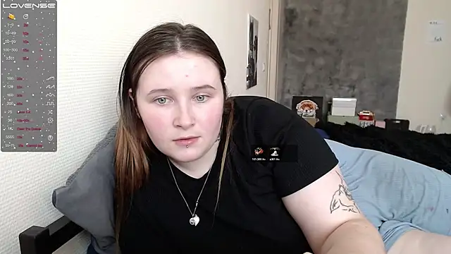Snapshot of Light_Luna chatting on March 1, 8:13 am Light Luna online show from March 1, 8:13 am
