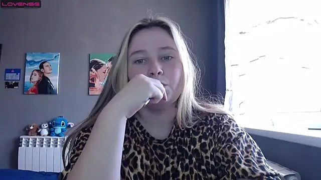Snapshot of Light_Luna chatting on September 18, 6:59 am Light Luna online show from September 18, 6:59 am