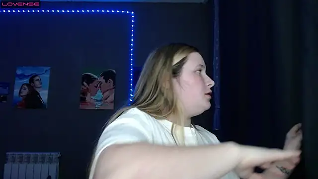 Snapshot of Light_Luna chatting on October 11, 1:42 pm Light Luna online show from October 11, 1:42 pm