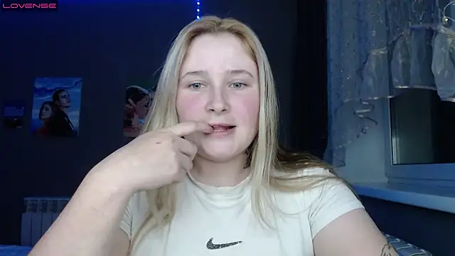 Snapshot of Light_Luna chatting on October 24, 3:52 pm Light Luna online show from October 24, 3:52 pm