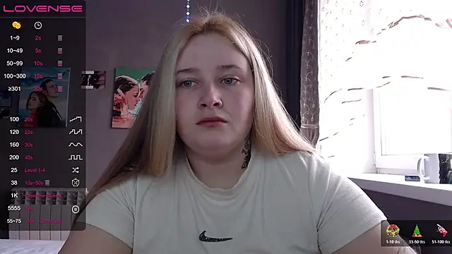 Snapshot of Light_Luna chatting on October 26, 7:14 am Light Luna online show from October 26, 7:14 am