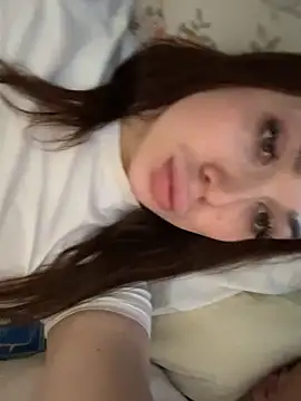 Snapshot of chups_girl chatting on July 28, 3:32 pm chups girl online show from July 28, 3:32 pm