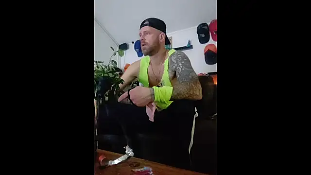 eltoulou online show from January 12, 9:08 pm