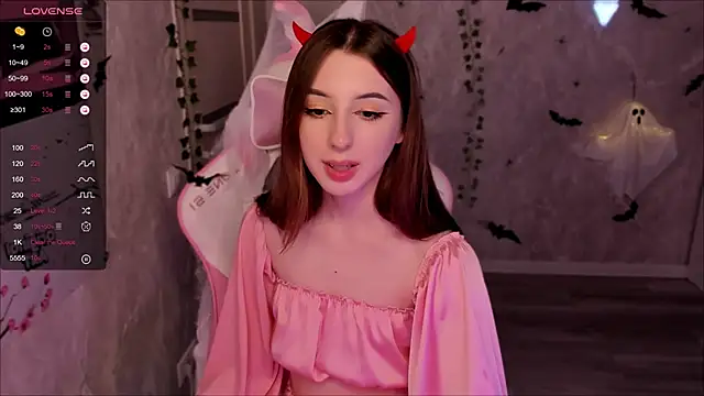 Snapshot of Polly__Hill chatting on October 13, 6:41 pm Polly Hill online show from October 13, 6:41 pm